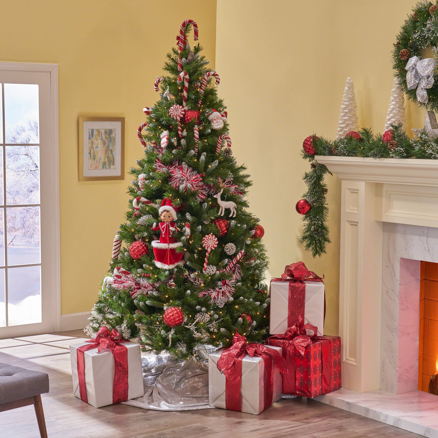 7.5’ Mixed Frosted Hinged Tree With 56Frosted Pine Cones And 28Red Berry And 550Clear Lights, Dia:55