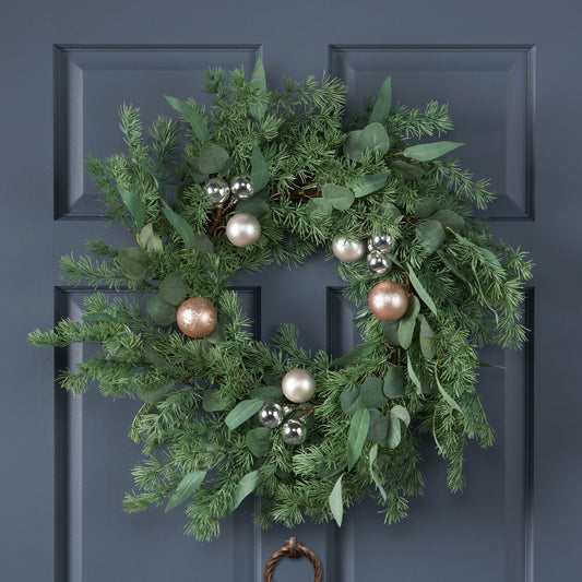 26" Pineneedle Wreath With Ball - Green