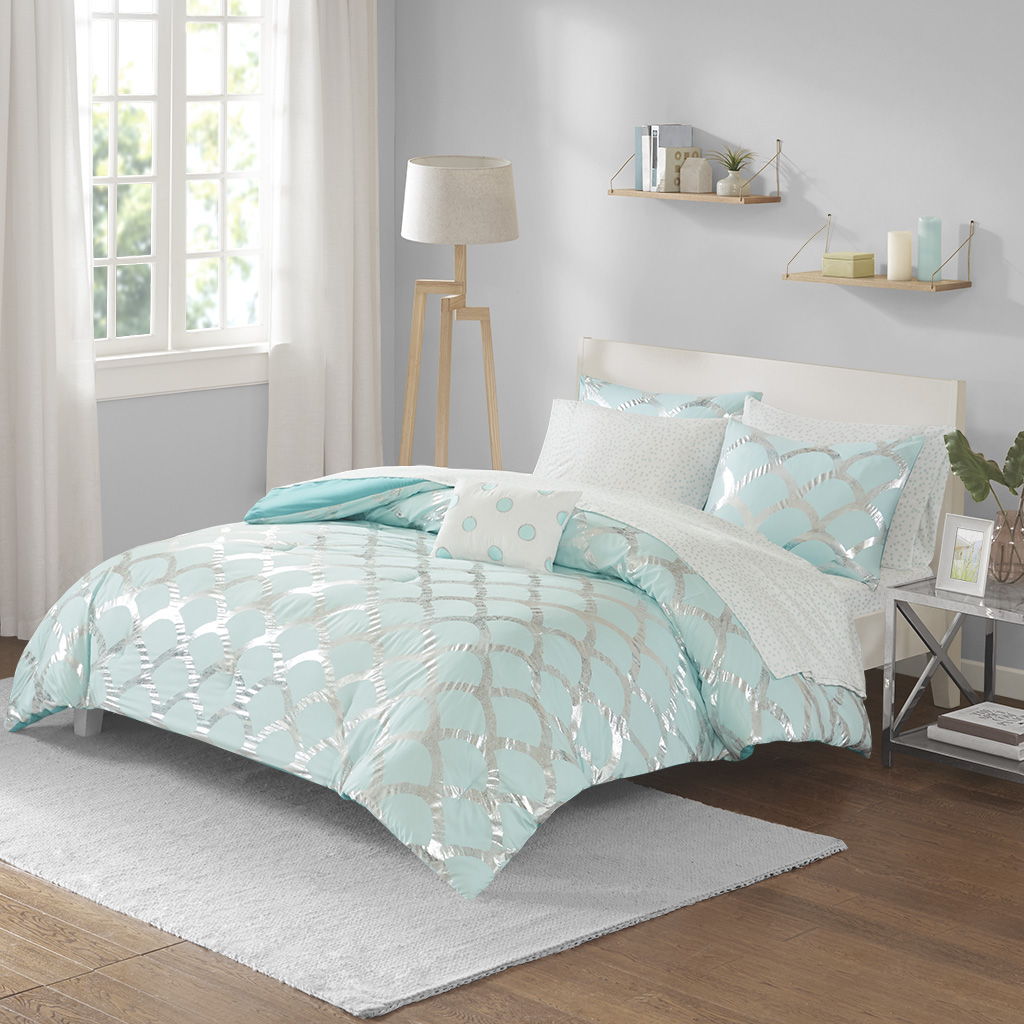 Lorna Queen Metallic Comforter Set With Bed Sheets