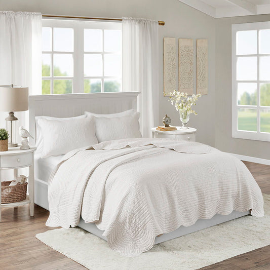 3 Piece Reversible Scalloped Edge Quilt Set - White