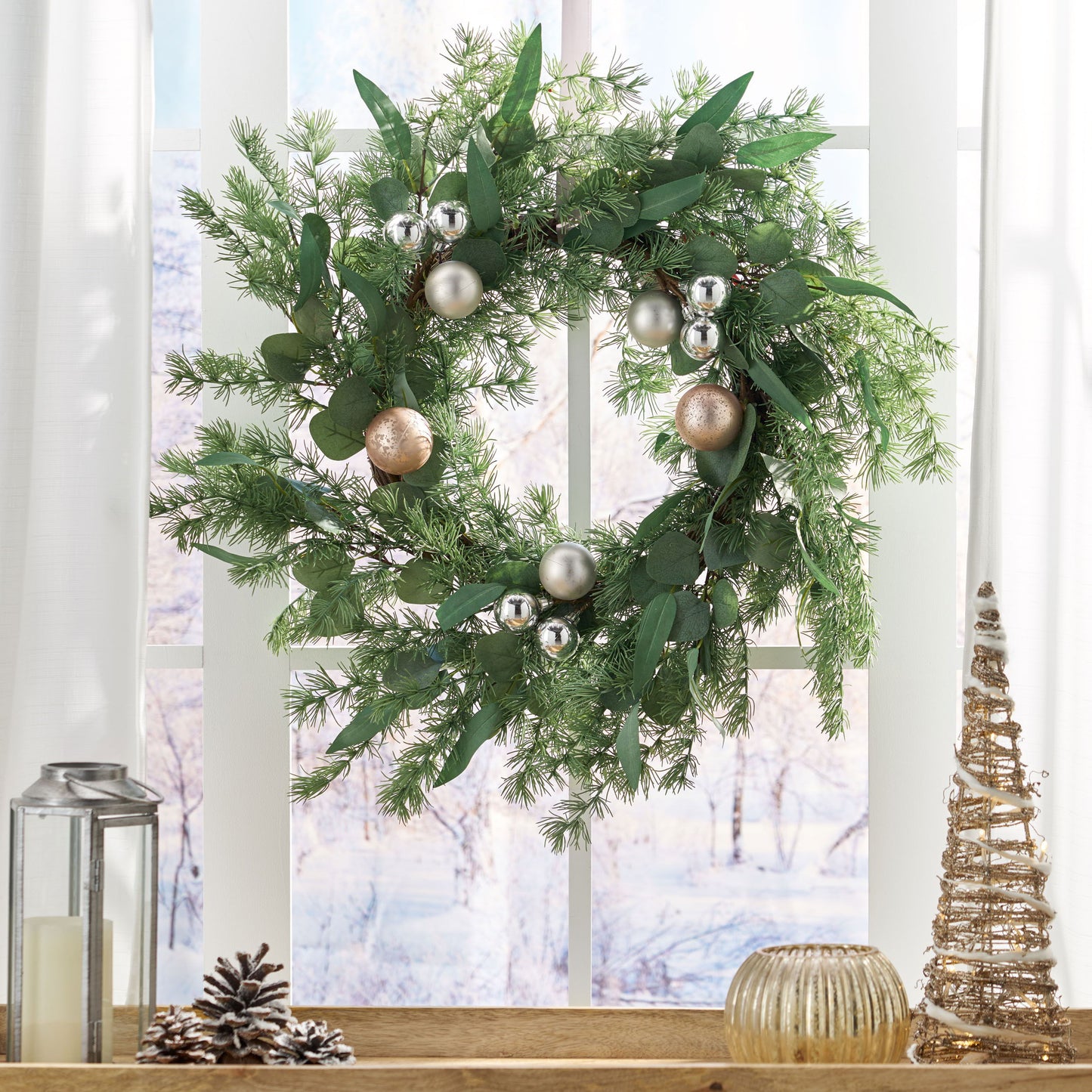 26" Pineneedle Wreath With Ball - Green