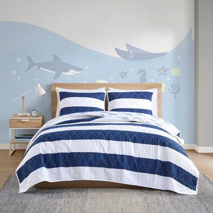 Cotton Cabana Stripe Reversible Quilt Set With Shark Reverse - Navy