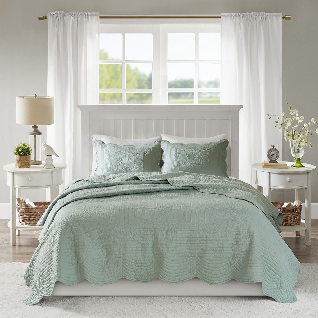 3 Piece Reversible Scalloped Edge Quilt Set, Seafoam