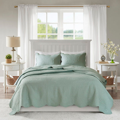 3 Piece Reversible Scalloped Edge Quilt Set, Seafoam