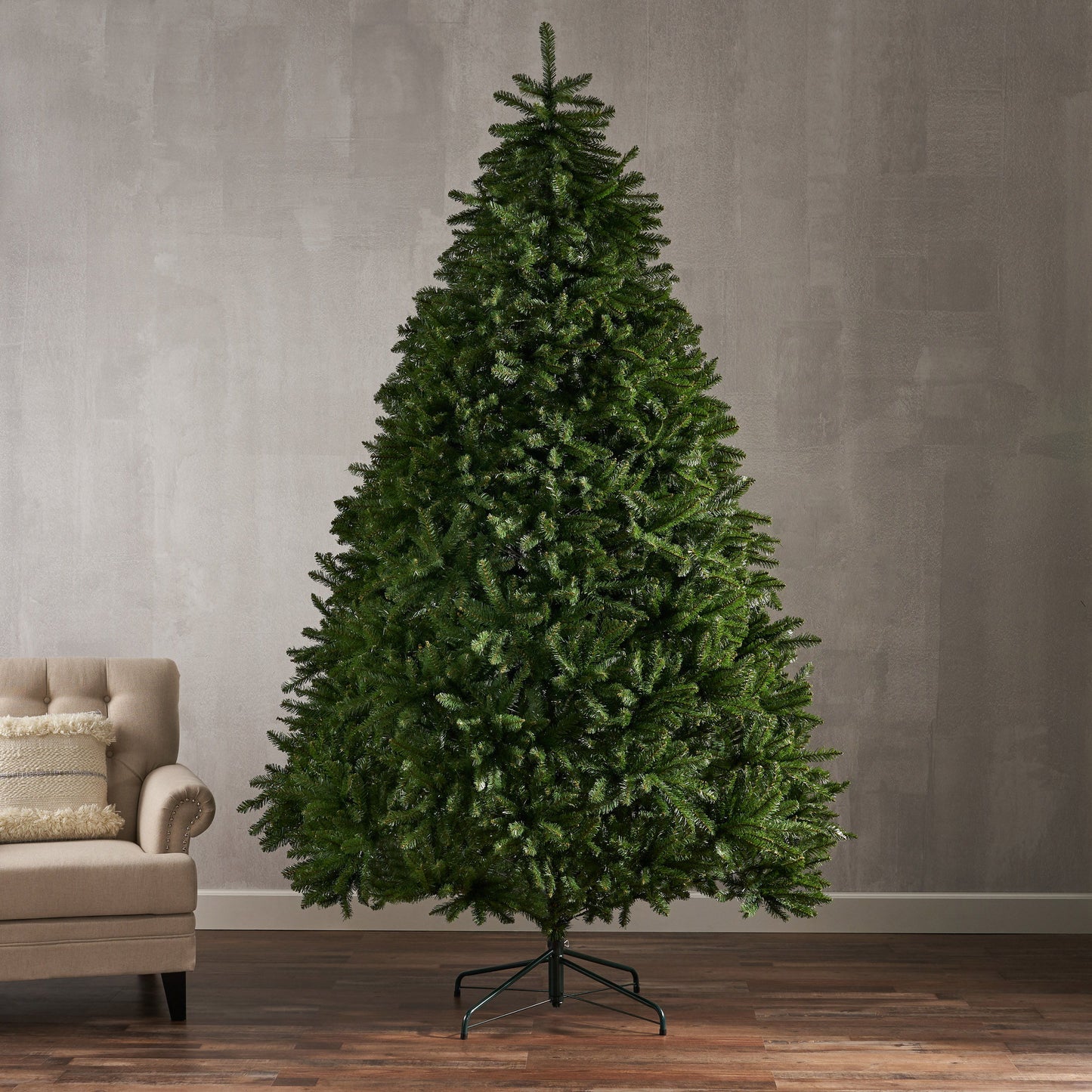 9' Norway Hinged Tree With 3655 Tips - Green