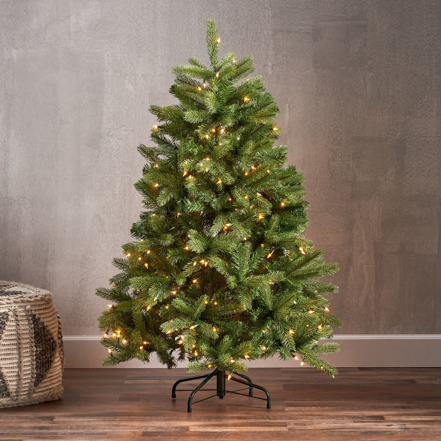 4.5' PE Mixed Spruce Tree With 250 Clear Lights - Ul (46%Pe), 529 Tips - Green