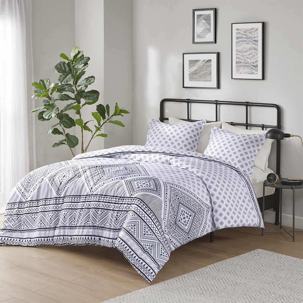 Reversible Comforter Set, White / Black