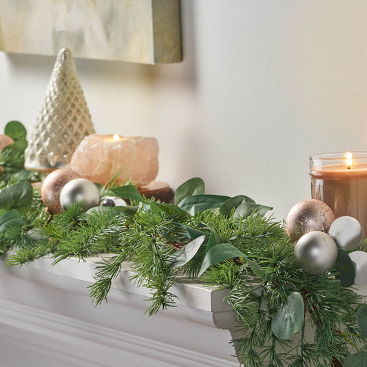 5.5' Pinedeedle Garland With Ball - Green