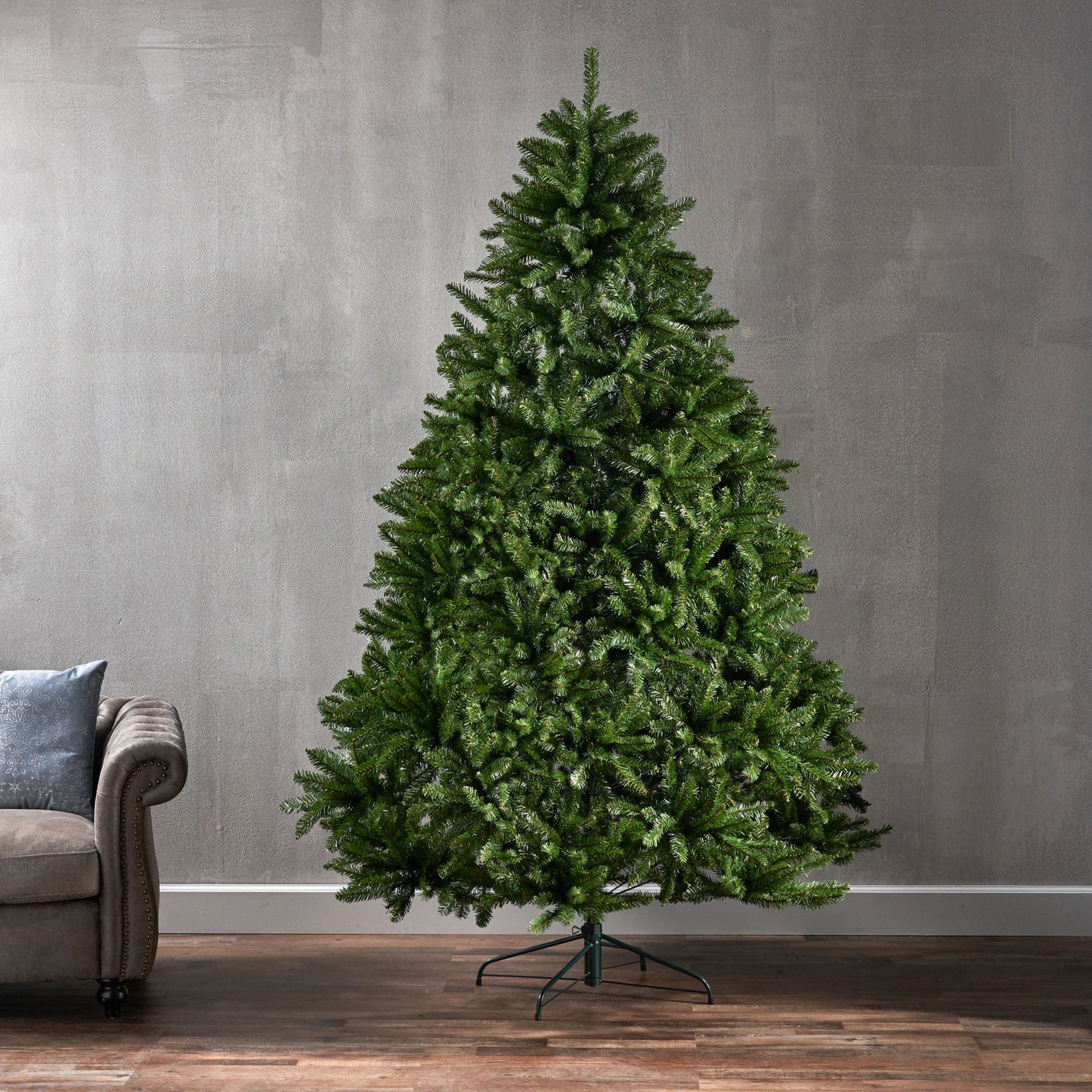 7.5 Norway Hinged Tree With 2559 Tips - Green