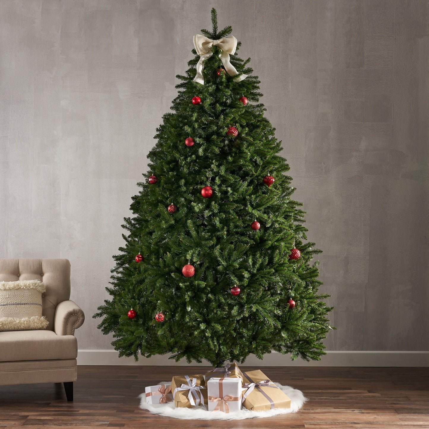 9' Norway Hinged Tree With 3655 Tips - Green