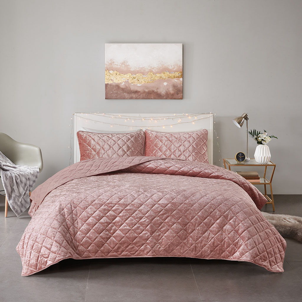 Felicia Queen Velvet Quilt Set - Pink