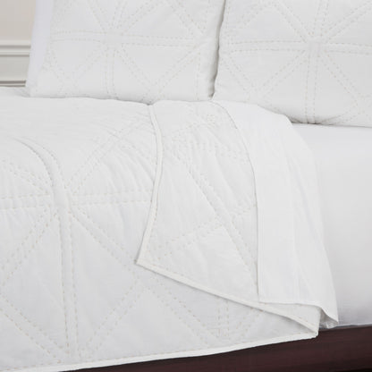 King Cotton, 300 Thread Count Machine Washable Down Alternative Comforter - White