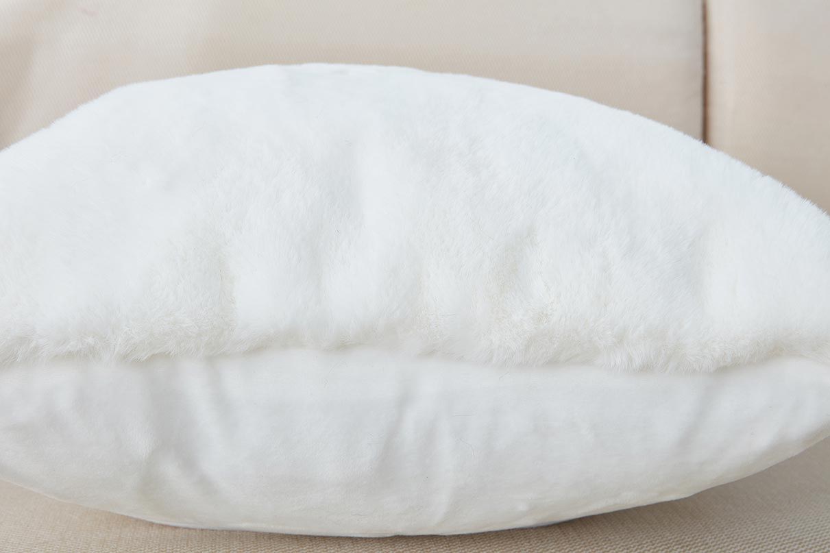 Agnes Luxury Chinchilla Faux Fur Pillow (18 In. X 18 In.) - White